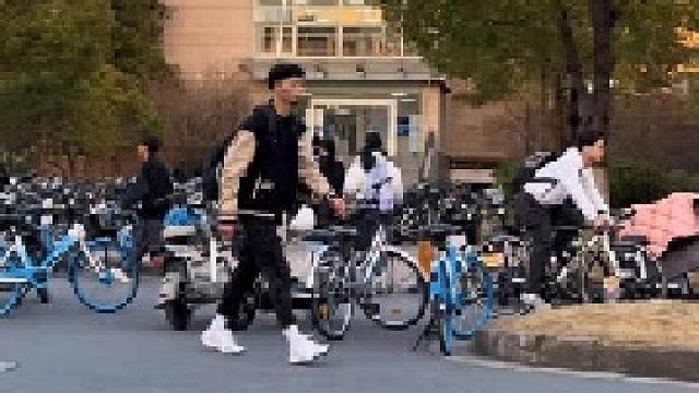 做梦参加校运会了