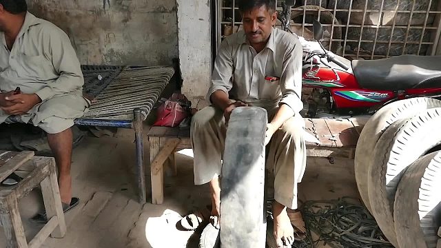 巴铁师傅雕刻轮胎花纹磨完的轮胎全过程