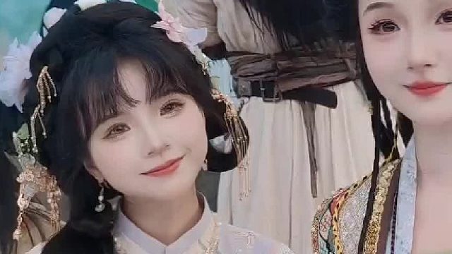 当侠女们玩起亲亲