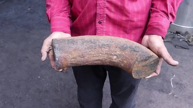 巴铁师傅利用废弃的轮船锚链加工制造卡车半轴全过程