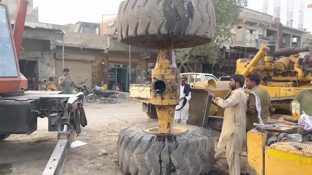 巴铁师傅维修卡特装载机的湿式制动器全过程