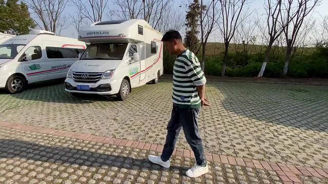 买房车有什么用，你会玩吗，不如听我说说吧，一个二手车贩子的劝诫别玩了