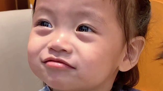 给大家介绍一下，这是当地小有名气的讹人精，出场方式比较拽