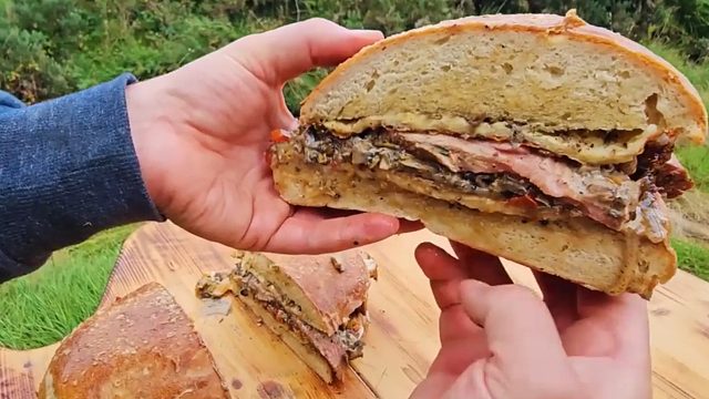 牛排三明治与火烤奶酪的自然烹饪之旅