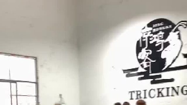 别看了，一起来翻一个，老帅了