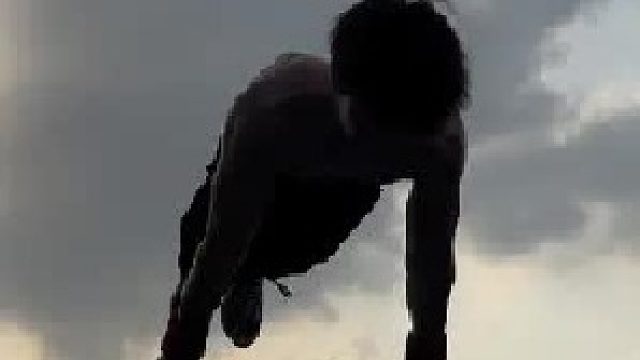 短短几秒钟的动作却用了我九年的青春