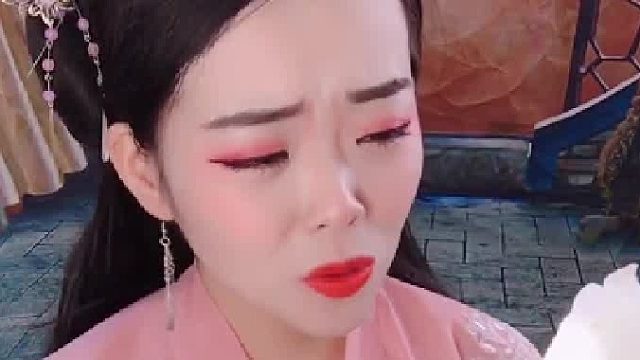 当初我求你别离开你不听 如今 你还要称呼我一声母妃！