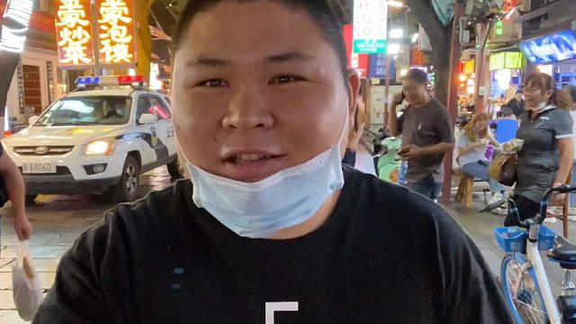 西安回民街的美食，大胖来了，手抓羊肉，麻辣羊蹄，还有羊肉泡馍