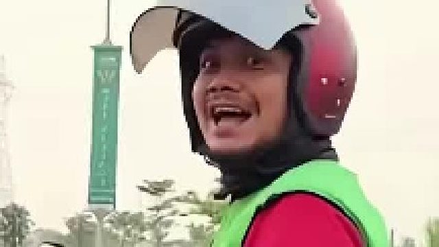 当路人看到，车子里的小可爱之后，果然看到可爱的事物自己也会可爱起来