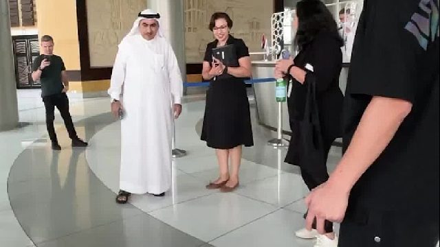 迪拜老外第一次看到中国造的机器狗，没想到……