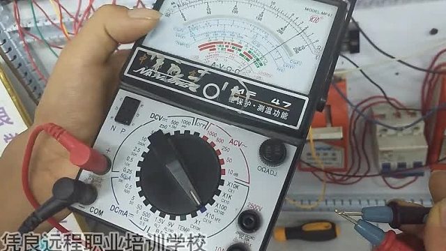 低压配电盘/电工培训学校/电工证怎么考/考电工证难吗/电工基础知识入门