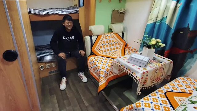 小姐姐改造的喵了个咪房车，花了几十个w改完不要了太浪费了，你喜欢吗