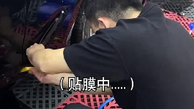 不知道送给她领导的礼物喜不喜欢。