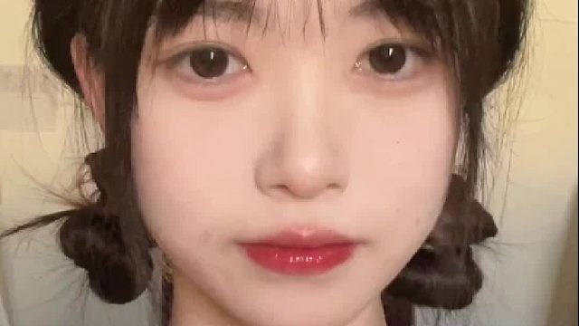 8岁了，第一次打扮自己，仿佛回到了17岁。