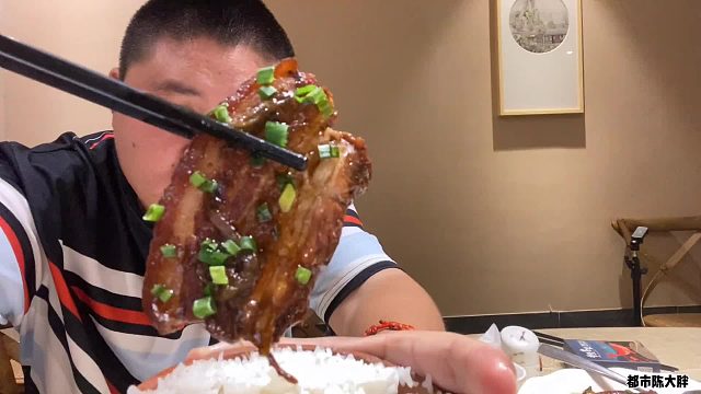 谦哥从东北过来没吃过客家菜，大胖今天花巨资请阿谦品尝客家美食