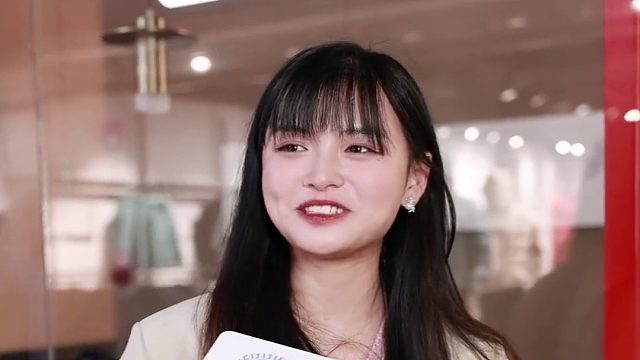 今天是吃辣条挑战，遇到个高手，差点破产