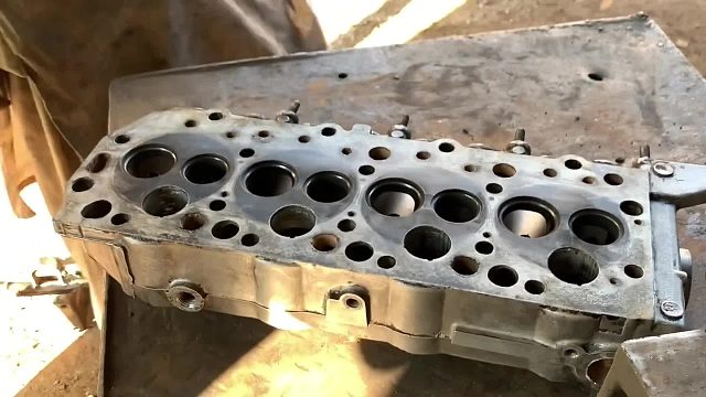 巴铁师傅利用车床当铣床铣削缸盖平面全过程