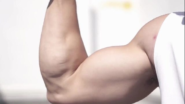 小臂腕曲肌训练，手掌的握力耐力有多大，就看你的腕曲肌有多强。