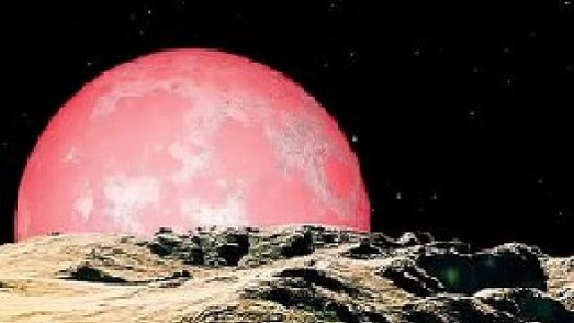 不是月亮变小了，而是因为地月潮汐的影响，月球正以每年3。82厘米的距离逐渐远离地球。