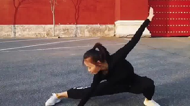 规定拳第二段示范。