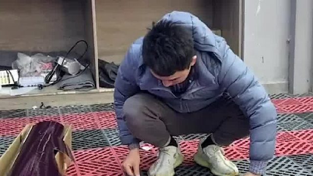 这样的人，你们觉得给他车贴啥颜色解气？