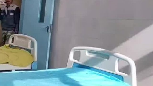 换什么衣服呀，这样又不丢人，劳动最光荣