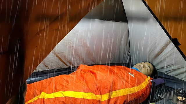 老哥一人沉浸式助眠雨中露营，看完睡个好觉（第二集）