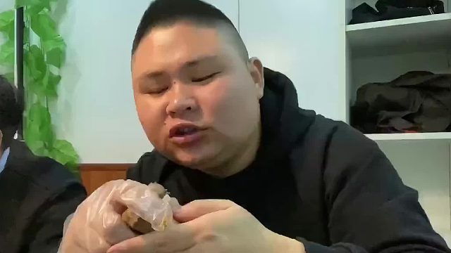 到太原第一顿就吃羊棒骨火锅，199一锅，吃肉再吸骨髓，真香