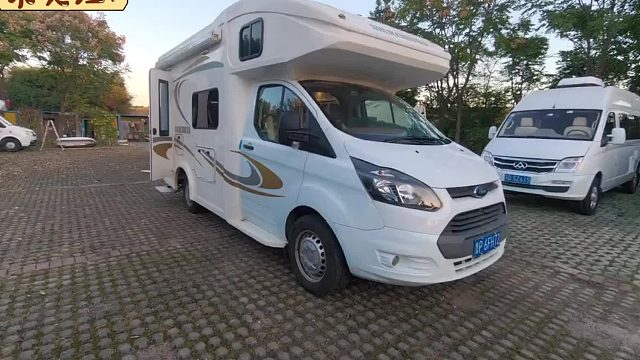 二手房车能买吗，这样的小房车你一定没见过，好可爱好高级的感觉