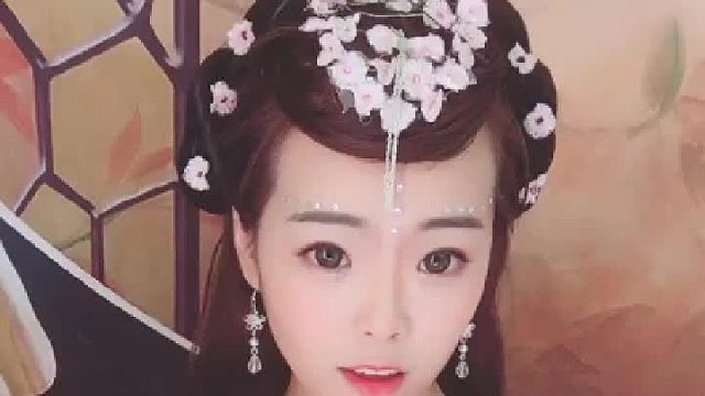 出宫玩儿一圈……喜欢什么角色留言……尽量满足你们的愿望……