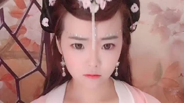 换了个衣服又拍了一遍……