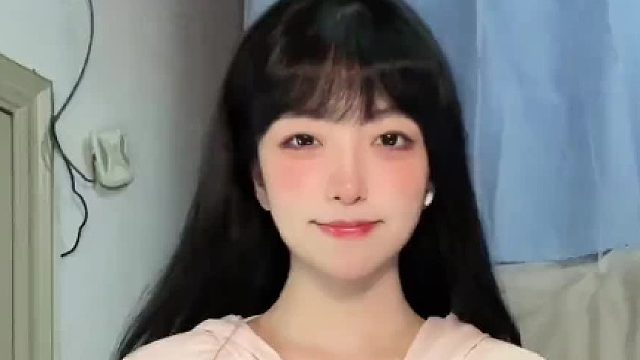 裙子太短了 动作做不开(T ^ T)