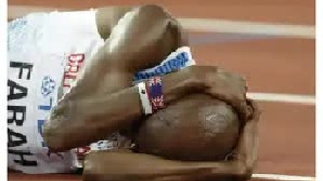 狠起来自己人都打！绊人拉裤头到底谁的错？