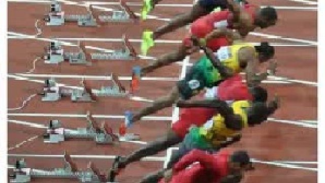 百米起跑为啥要左脚在前？