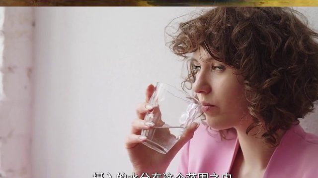 喝水也会中毒？女子3小时喝6升水暴毙，一天到底喝多少水合适？2