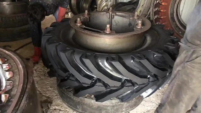 巴铁师傅在简陋的小作坊翻新轮胎全过程，真的是太厉害了