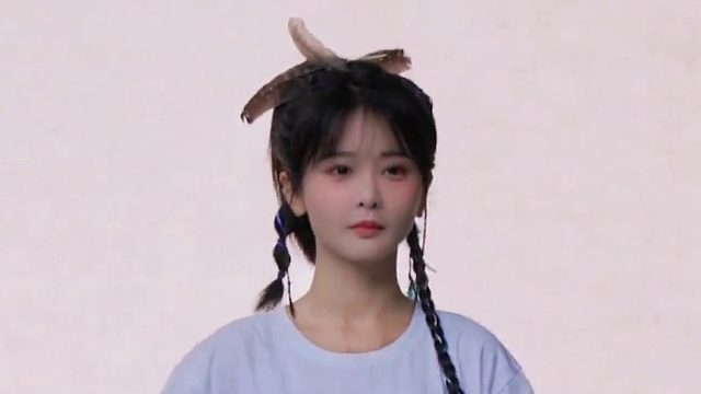 弯弓一拿瞬间变为西域小飒