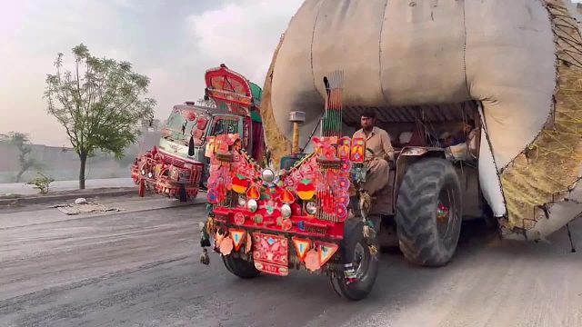 维修卡车后桥 巴铁师傅维修趴窝的事故卡车全过程