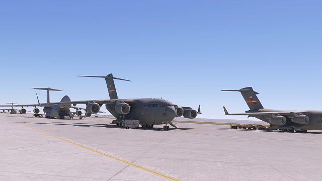 美军C-17运输机降落爱德华兹空军基地