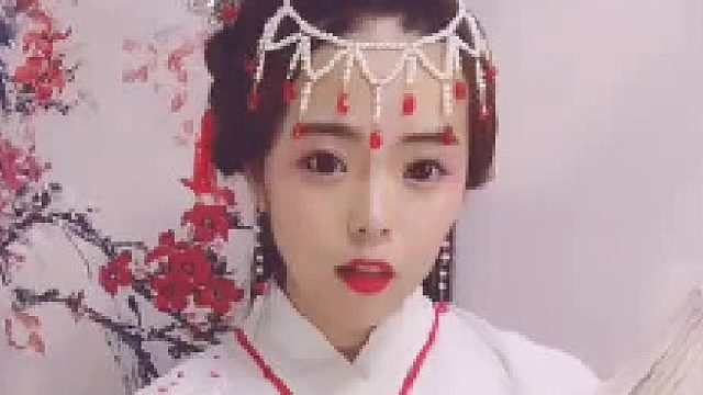 一个造型用一个小时……一段儿视频拍无数次……只为了这十几秒钟…