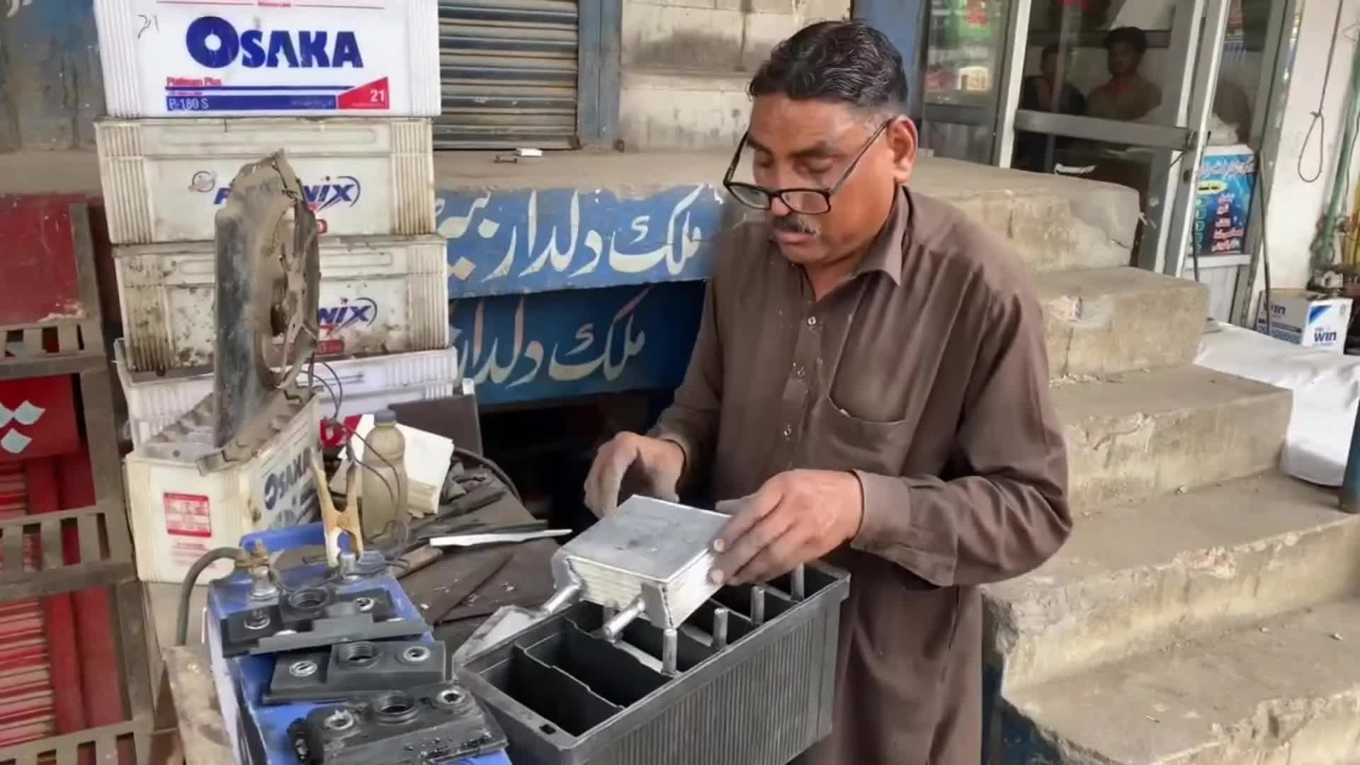 巴铁师傅维修翻新制造铅酸蓄电池全过程