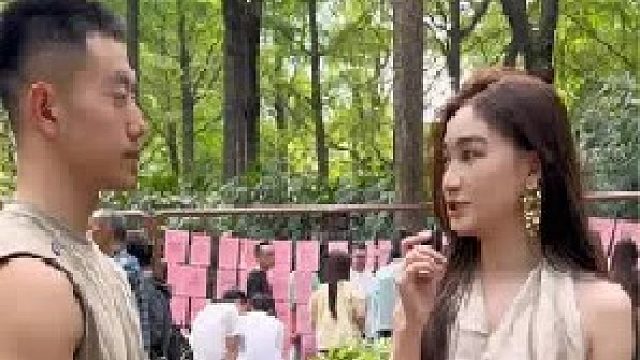 男生条件很好身材也棒就是有点紧张。