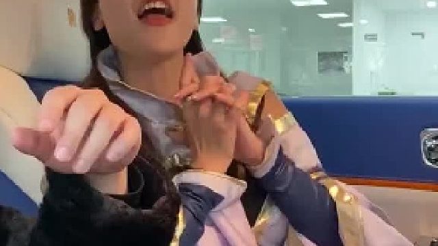 二次元的小姐姐买车跟买坐骑一样