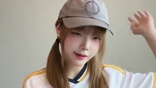 被爱的前提不是漂亮是勇于做自己。