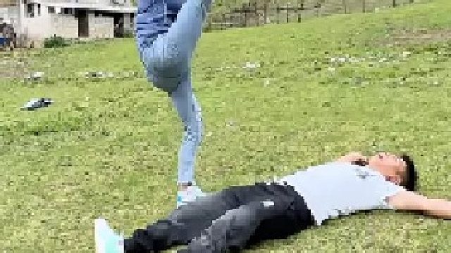 冷美人隐居深山老林的功夫大师，练就一身本事震撼无数网友 ，我今天来挑战她确实厉害