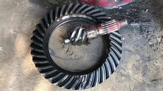 巴铁师傅维修卡车差速器全过程。