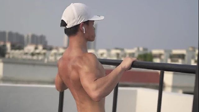 一个引体都做不了的，练好这三个动作。