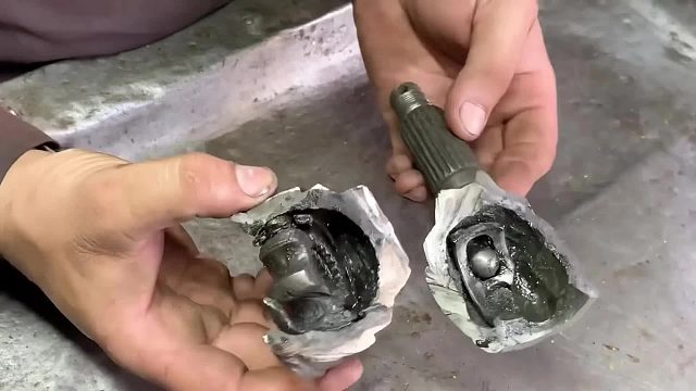 巴铁师傅采用移花接木的方法维修汽车半轴外球笼全过程。