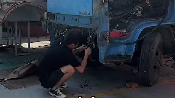 故乡归来的车里,装满的是爱!