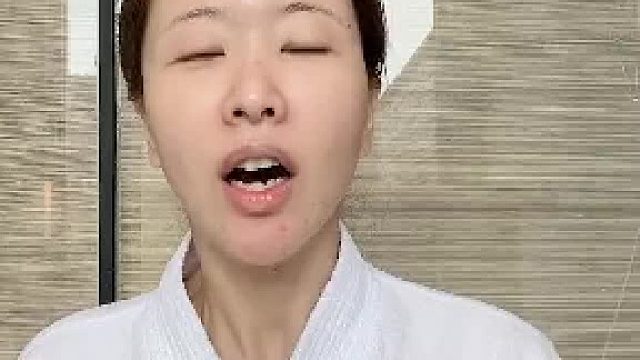 #这个冬天有点冷#降温 加#大风 单纯的补水已经没用了，#护肤干燥急救，超简单学起来～#美妆 @